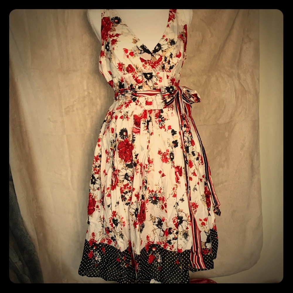 Unique sleeveless tie waist crisscross front dress
